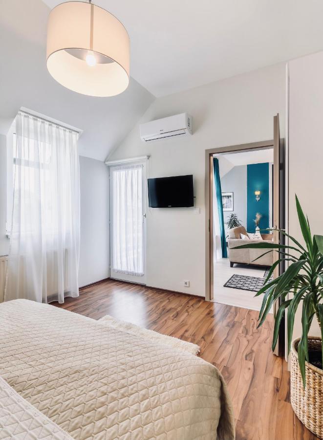 Monarchia Apartman Grand Мошонмадьяровар Экстерьер фото