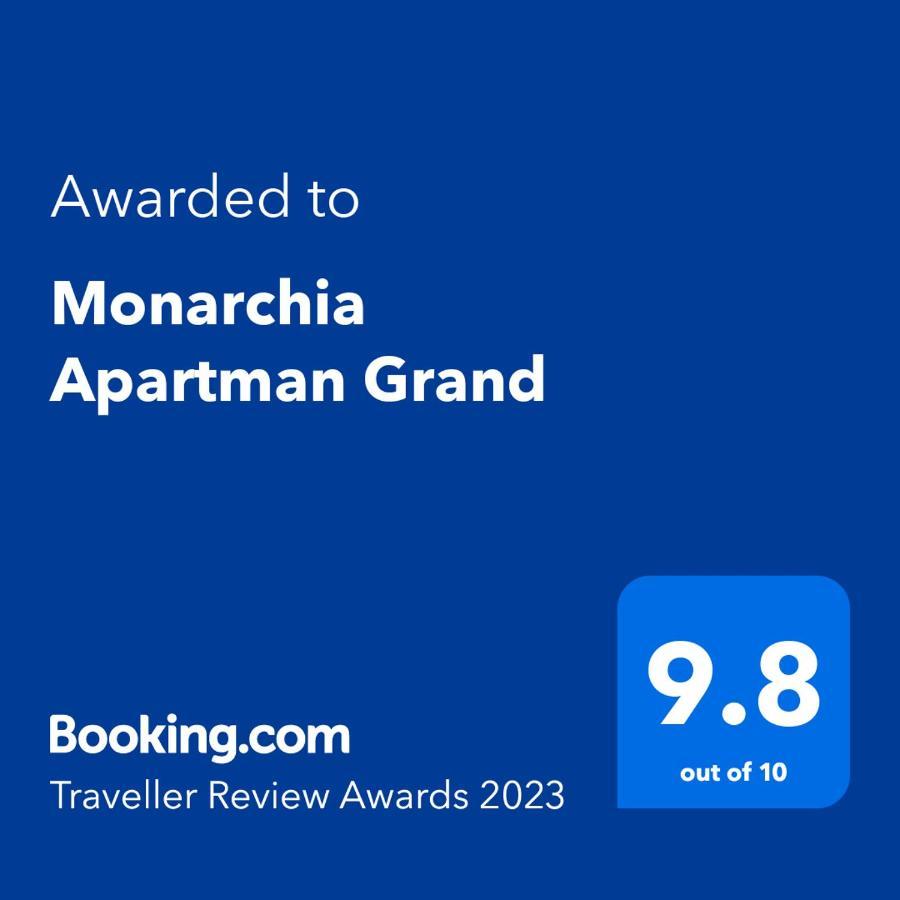 Апартаменты Monarchia Apartman Grand Мошонмадьяровар Экстерьер фото